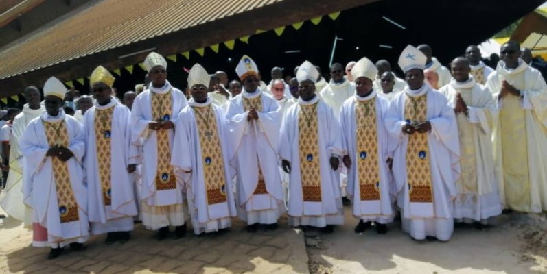 Conférence des évêques catholiques de Côte d'Ivoire. (Dr)