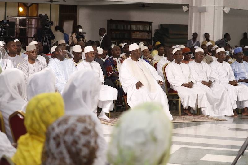 Le Président Ouattara lors d'une des nuits du destin célébrée à la mosquée de la Riviera Golf