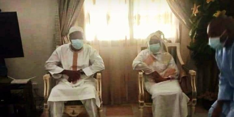 Le couple Mabri au domicile du défunt. (DR)