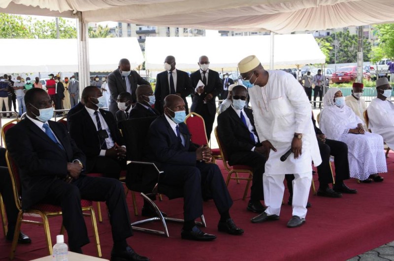 Le vice-Président Daniel Kablan Duncan a présenté ses condoléances à la famille du défunt Boikary Fofana. (Sercom)