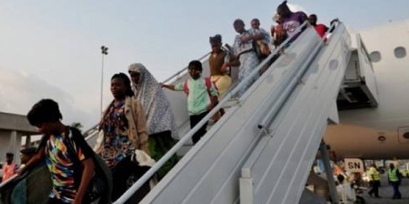 Des Ivoiriens bloqués à l'extérieur, regagnent leur pays. (Dr)
