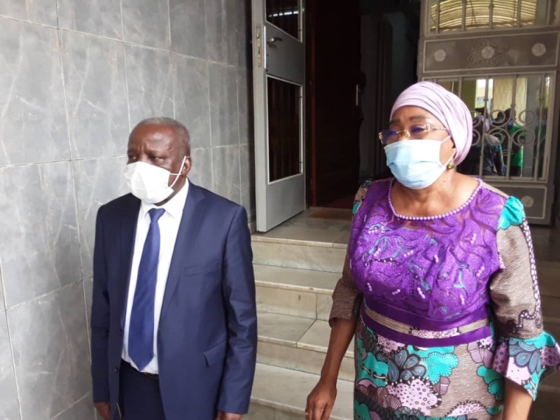 Le ministre de l’Intégration africaine et des Ivoiriens de l’extérieur, Albert Flindé et la Représentante spéciale de l’Union africaine, Joséphine Charlotte Mayuma Kala, lors de la visite de prise de contact.
