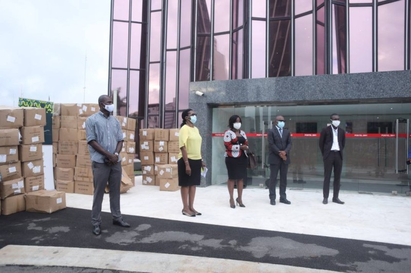 La remise des masques, aux acteurs du transport, à Abidjan-Plateau