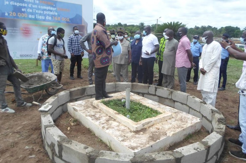 Sidi Touré sur le chantier de construction de la stèle à Béoumi. (DR)