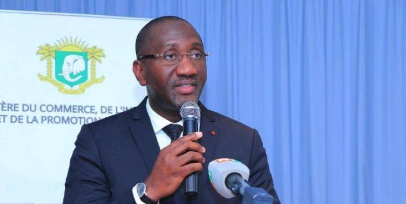 Le ministre du Commerce et de l'Industrie, Souleymane Diarrassouba, a présidé la cérémonie de remise des chèques aux entreprises bénéficiaires. (DR)
