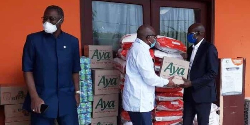 Le district d'Abidjan a offert des vivres aux sinistrés du drame d'Anyama. (Dr)
