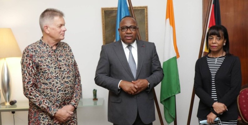 Ibrahime Coulibaly-Kuibiert, président de la Cei (au centre), en compagnie de l'Ambassadeur de l'Allemagne en Côte d'Ivoire. (Dr)
