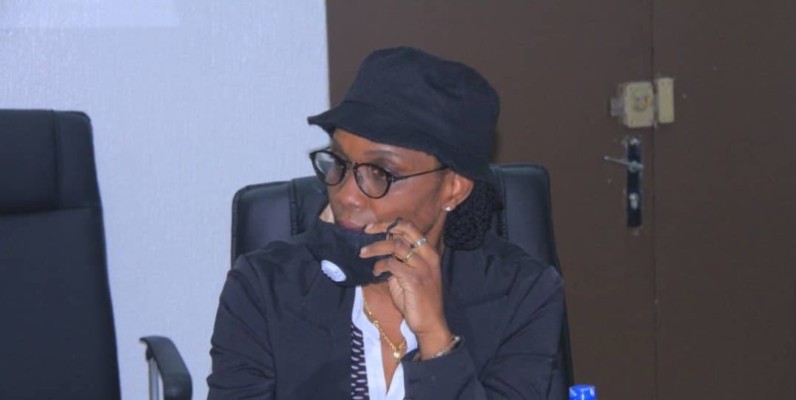 Belthilde Metoua Koffi, veuve de l’artiste est allé témoigner la gratitude de la famille éplorée au Président de la République. (DR)