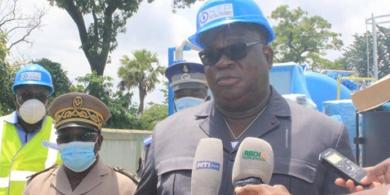 Le ministre Laurent Tchagba, lors du lancement des travaux d’installation Ucd à Boundiali et Tengrela. (Dr)