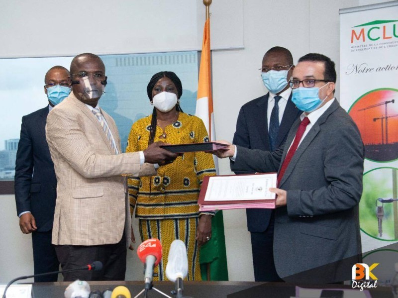 Signature convention pour la construction des logements des enseignants. (DR)