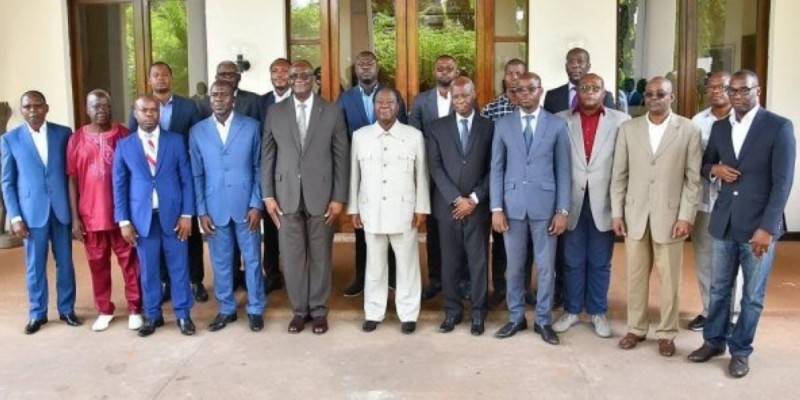 




Henri Konan Bédié, au milieu des responsables des partis membres de la Cdrp. (Ph : Dr)
