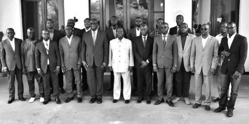 Henri Konan Bédié, au milieu des responsables des partis membres de la Cdrp. (Photo : Dr)