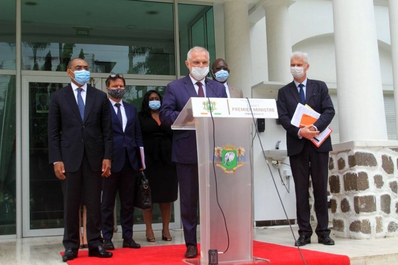 L'ambassadeur de France en Côte d'Ivoire, Gilles Huberson, qui conduit la délégation française a fait une déclaration à la fin de l'audience. (Sébastien Kouassi)