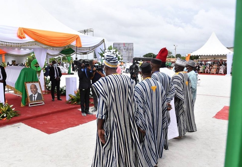 Hommage des populations au Premier ministre Amadou Gon Coulibaly. (DR)