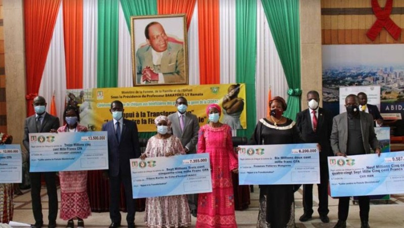 Plus 48 millions FCFA ont été remis, ce jeudi 23 juillet 2020 par la ministre Bakayoko-Ly Ramata aux cinq associations et structures bénéficiaires des programmes genre