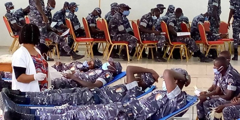 Les élèves policiers se sont mobilisés pour répondre à l'appel du gouvernement. (Photo: MY)
