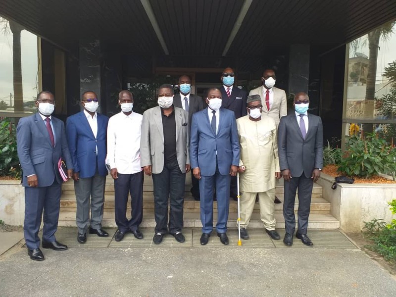 Les membres de la commission électorale