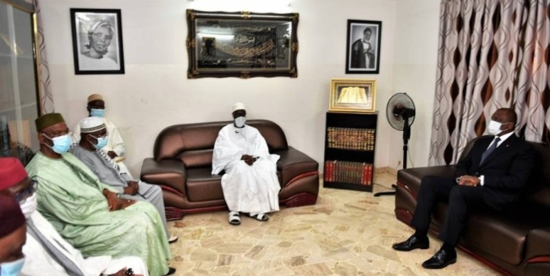 Le Premier ministre chez le guide religieux. (DR)