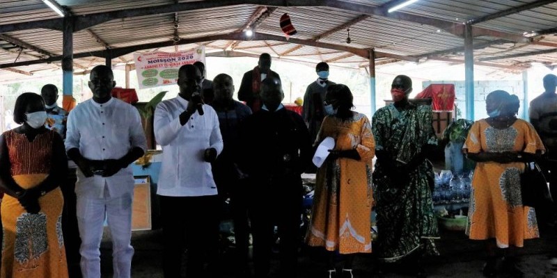 Le chef de cabinet de Dosso Moussa (au micro) exhorte les fidèles méthodistes à la prière. (DR)