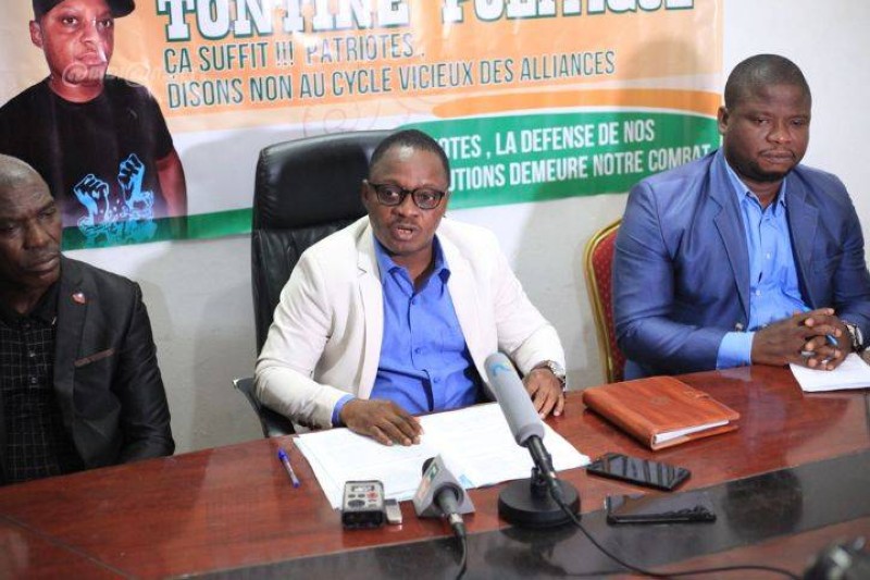 Johnson Adiko (au centre), président de la Coalition patriotique pour l’émergence (Cpe). (Dr)
