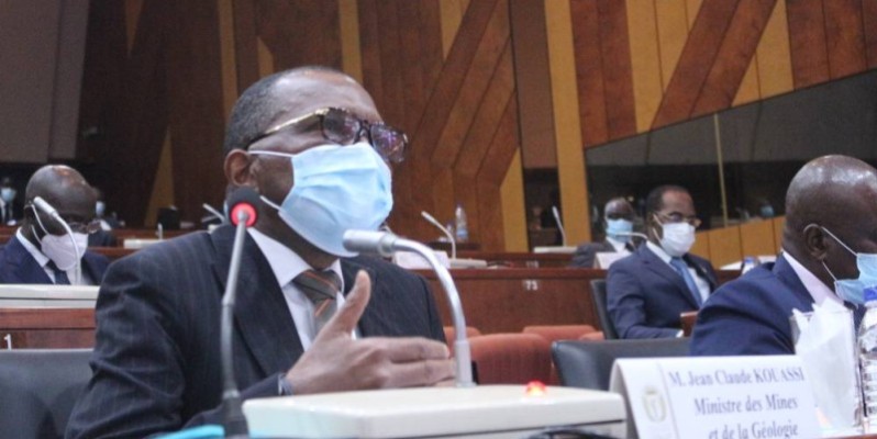 Jean-Claude Kouassi, ministre des Mines et de la Géologie, face aux sénateurs, à Yamoussoukro. (DR)