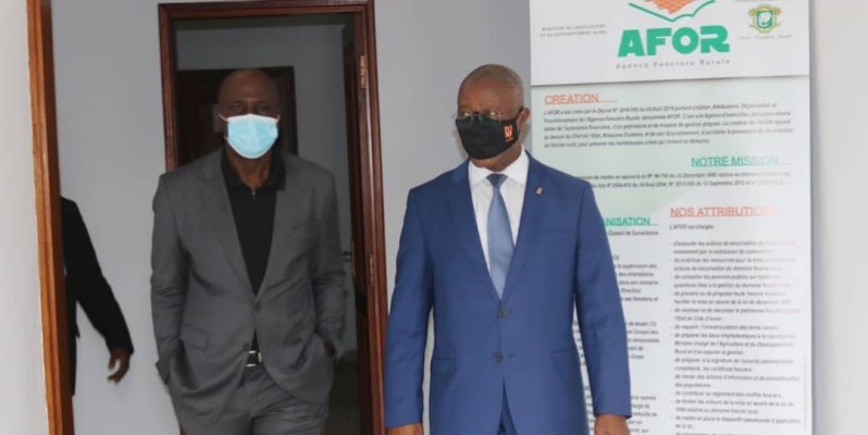 Le directeur général de l'ONAC-CI, Pierre Dohou (à droite) a visité les locaux de l'AFOR en compagnie du patron des lieux, Bamba Cheick Daniel (à gauche). Photo: DR
