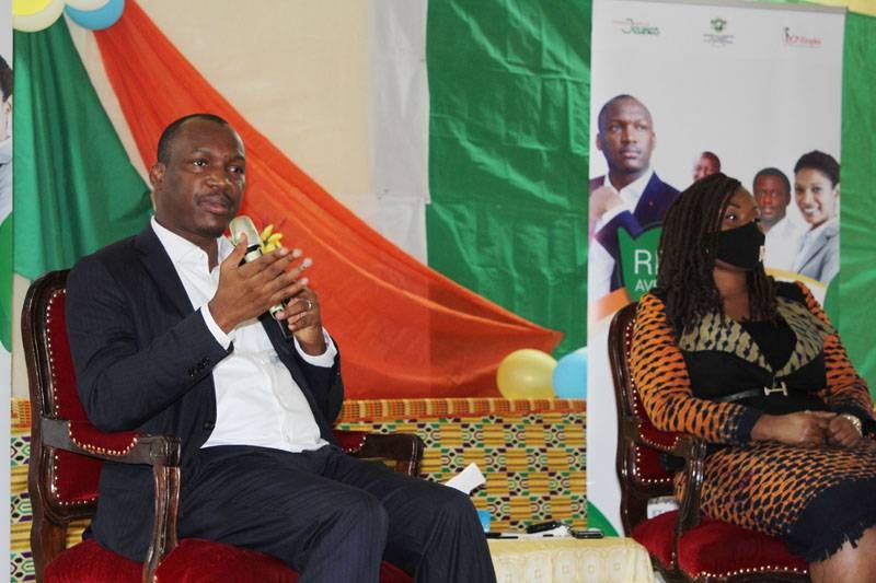 Le ministre Mamadou Touré et la secrétaire d’Etat, Dogo Myss Belmonde, ont appelé les jeunes de Bongouanou à faire preuve de responsabilité.(DR)
