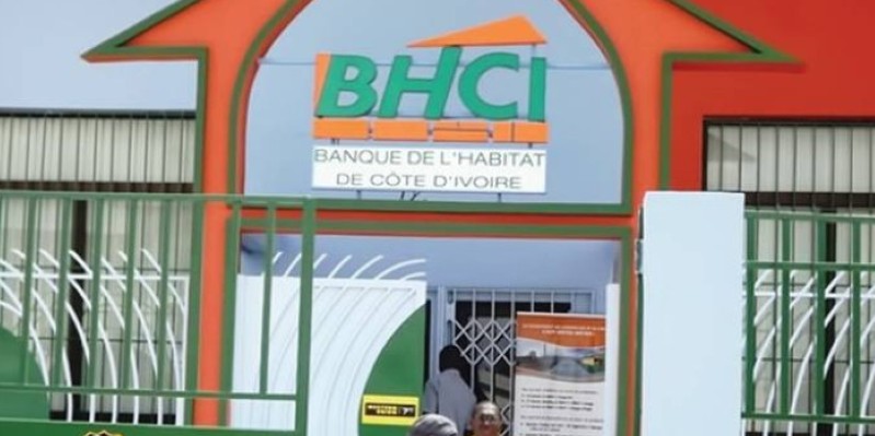 De nombreux dirigeants sociaux ont été nommés pour mettre en oeuvre des mesures urgentes pour sauvegarder l'exploitation de la Banque. (Dr)
