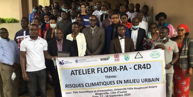 Une photo de famille pour immortaliser l'événement après la première journée de l'atelier. (DR) 