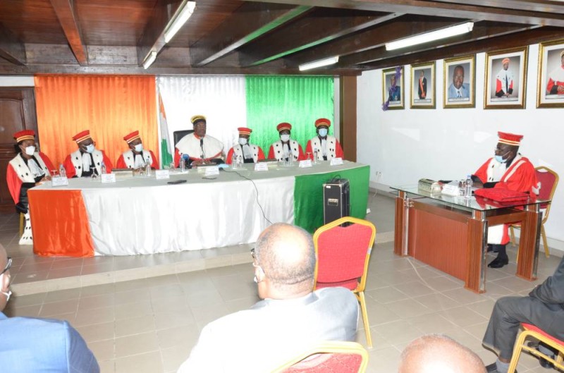 


Le président du Conseil constitutionnel, Mamadou Koné et ses conseillers ont attendu en vain Siaka Bamba, devant siéger pour le compte du Pdci-Rda à la Cei. (photos : dr)
