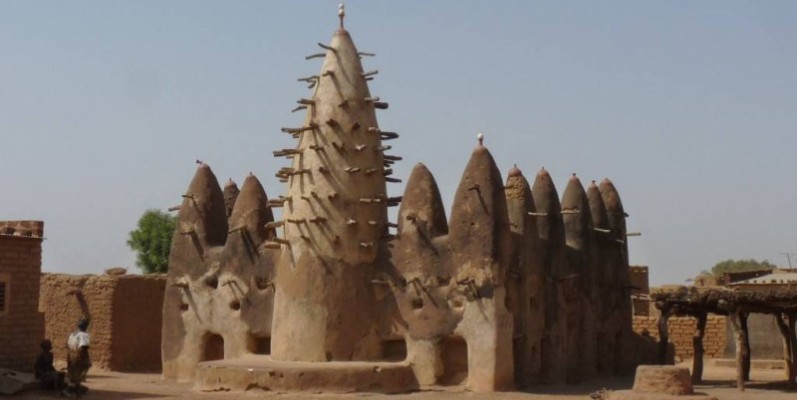 Une mosquée d'architecture soudanaise située dans le nord de la Côte d'Ivoire. (DR)