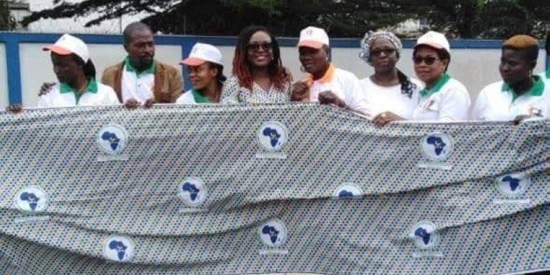Victorine Yao Yoboué, présidente de l’association Lune d’Afrique au centre. (DR)