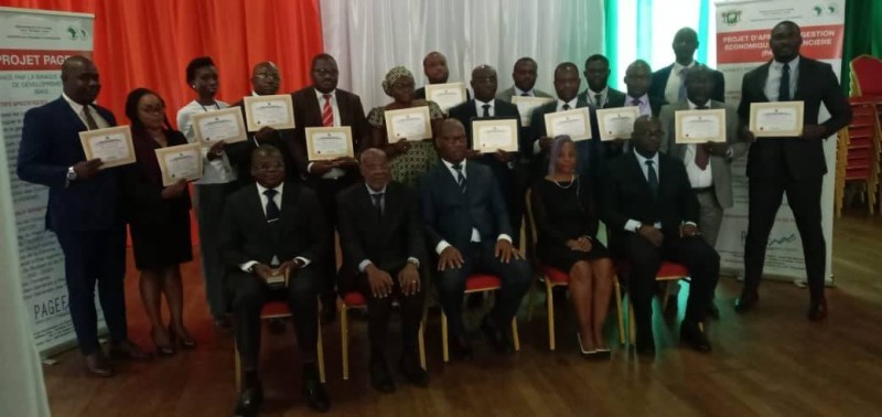 Les participants au séminaire ont reçu leurs certificats. (DR)