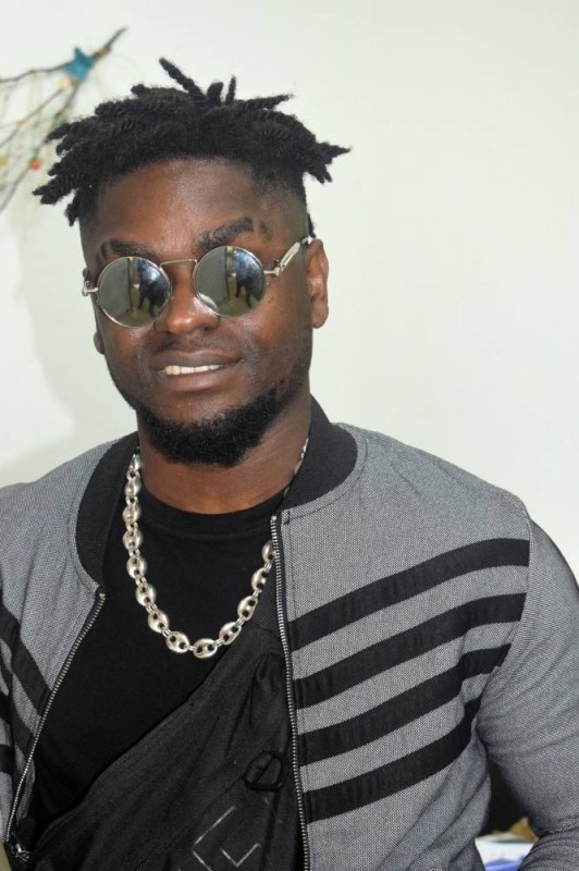 BEBI PHILIP carton avec son dernier album (DR)