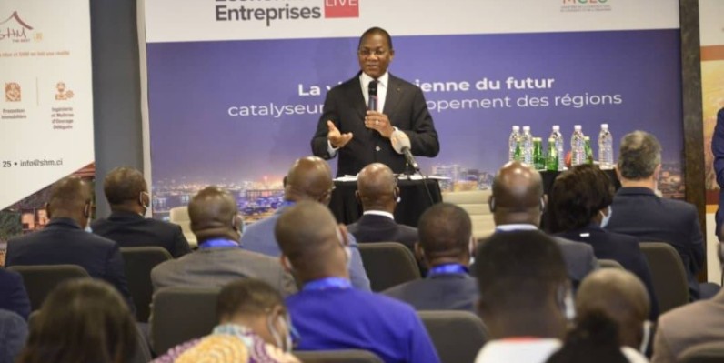 Bruno Nabagné Koné, ministre de la Construction, du Logement et de l’Urbanisme, explique la politique ivoirienne d'urbanisation. (DR)