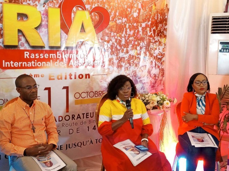 Le chantre Geneviève Brou (au centre) annonce la 4e édition du Rassemblement international des adorateurs (DR)