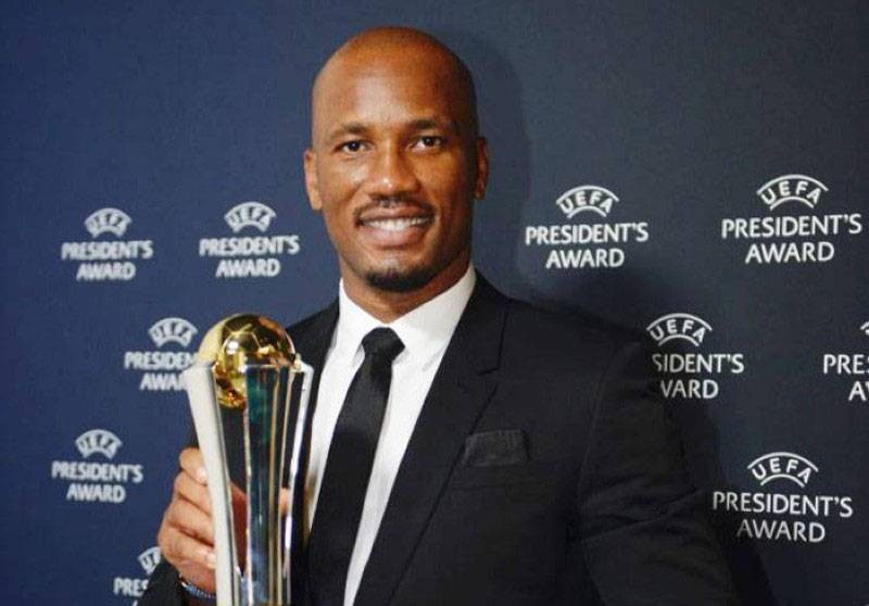 Didier Drogba a reçu le prix spécial du président de l’Uefa. (DR)