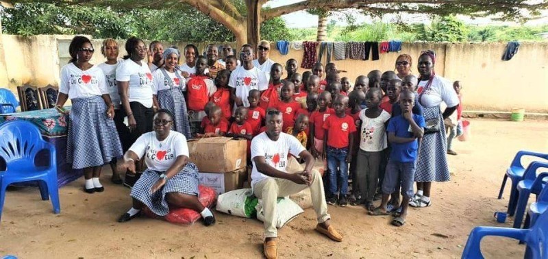 Photo de famille orphelinat Emmanuel de Gagnoa (DR)