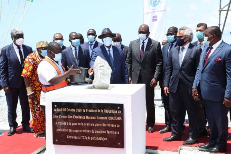 Le Chef de l'Etat Alassane Ouattara procédant au lancement des travaux. (DR)