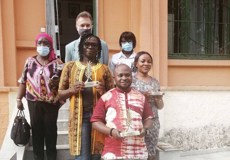La photo de famille des lauréats après la cérémonie de remise des prix. (DR)