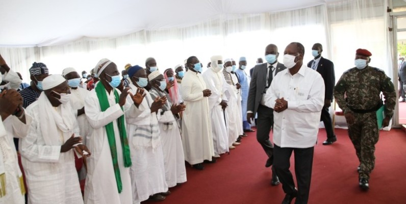 Le Président Alassane Ouattara a  reçu des bénédictions dans la stricte intimité familiale. (Photos : Poro Dagnogo)