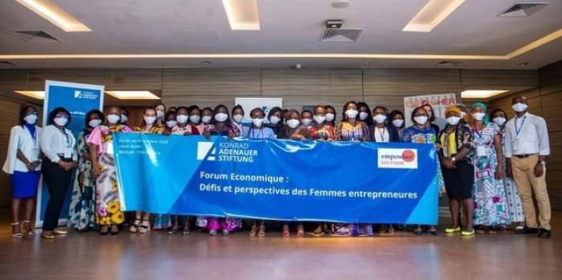 La photo de famille après la fin du Forum économique. (DR)