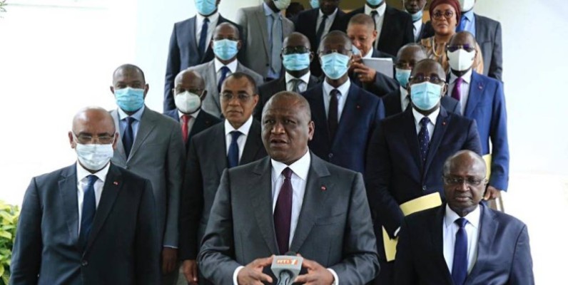 Le Premier ministre Hamed Bakayoko entouré des membres du patronat ivoirien. (DR)