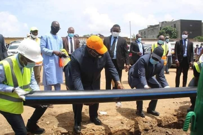 Le ministre Laurent Tchagba lançant les travaux, le 8 mai 2020