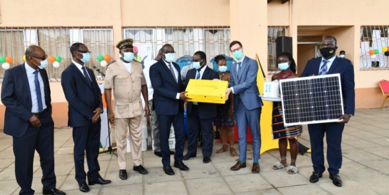 Le  don composé de matériel d’hygiène et didactique a été réceptionné, mercredi, au lycée  professionnel de Jacqueville. (Photos : Dr)