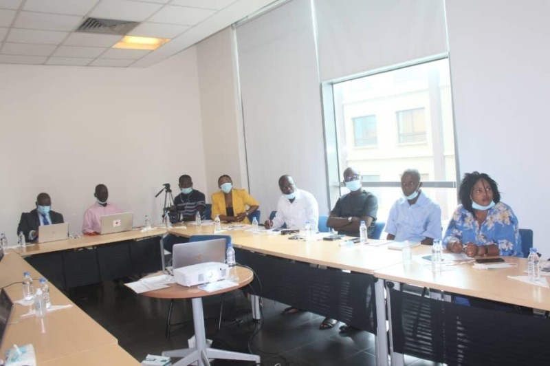 


Les participants ont suivi avec attention les différentes présentations. (photos : dr)