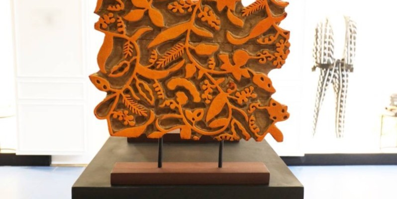 Un exemplaire de tampon block, ces morceaux de bois qui servent à imprimer les motifs sur les pagnes.(DR)