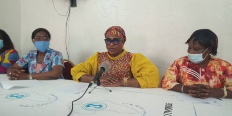 Sangaré Mada (2e à partir de la droite) a lu la déclaration du Comité de suivi pour la prise en compte du Genre dans le processus électoral en Côte d’Ivoire. (DR)