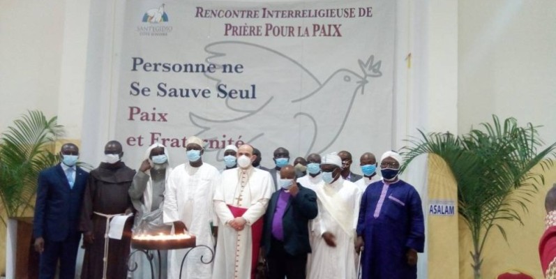 Les guides religieux ont prié pour la paix en Côte d’Ivoire. (Marie-Ange Akpa)