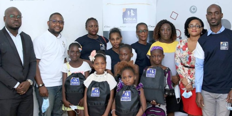 Des kits ont été symboliquement remis à quelques enfants. (Dr)